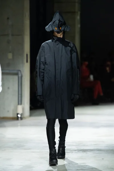 Look 11